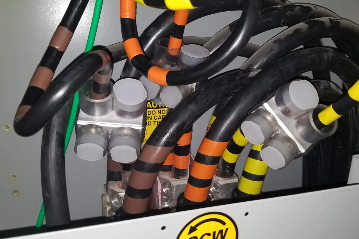 Large feeder cables terminated with phase tape in a switchboard
