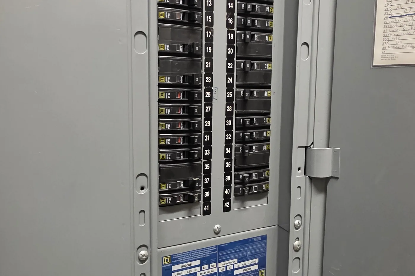 Distribution switchboard installed in a commercial building