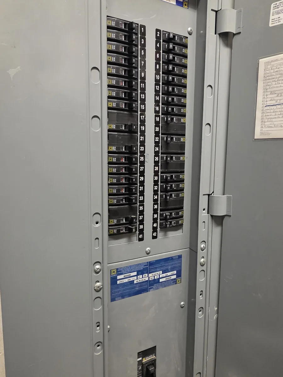 Distribution switchboard installed in a commercial building
